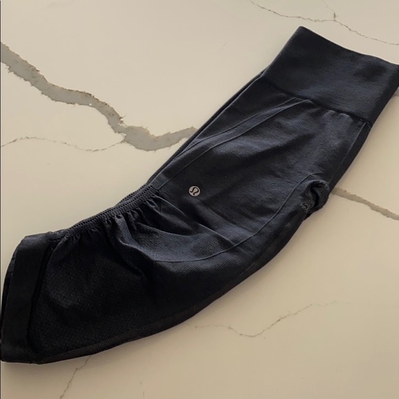 Lululemon In The Flow Crop size 6 dark gray - Picture 3 of 4